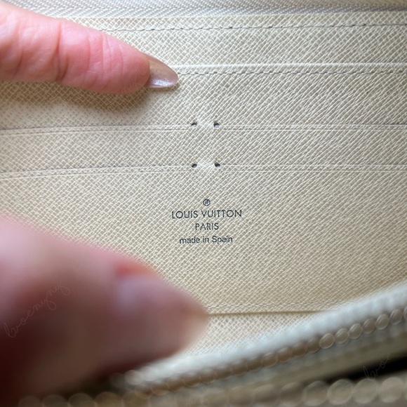 Like new! Zippy Wallet in azur - Picture 9 of 15